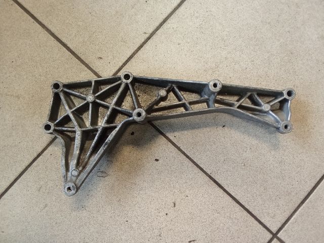 bontott AUDI A4 B8 Vízhűtő Radiátor Tartó