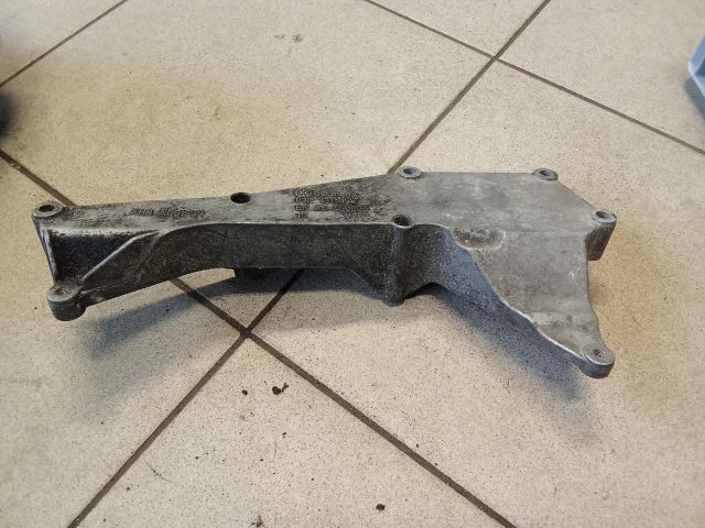 bontott AUDI A4 B8 Vízhűtő Radiátor Tartó