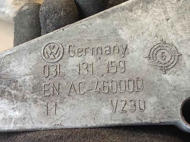 bontott AUDI A4 B8 Vízhűtő Radiátor Tartó