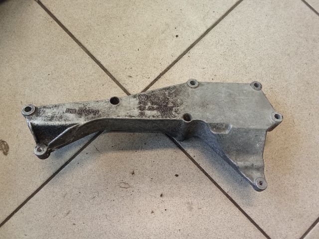 bontott AUDI A4 B8 Vízhűtő Radiátor Tartó