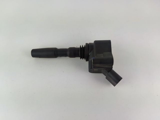 bontott AUDI A4 B9 Gyújtótrafó