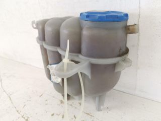 bontott AUDI A4 B9 Kiegyenlítő Tartály