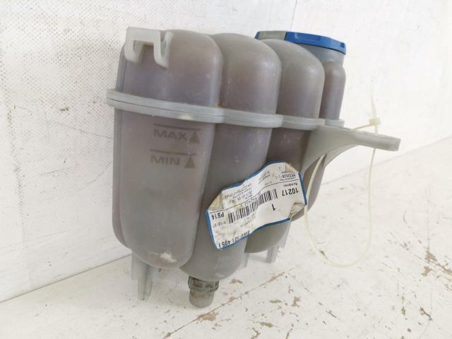 bontott AUDI A4 B9 Kiegyenlítő Tartály