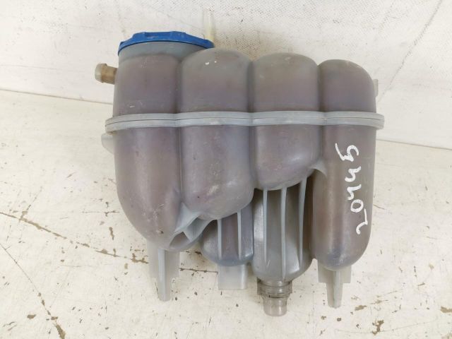 bontott AUDI A4 B9 Kiegyenlítő Tartály