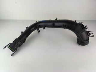 bontott AUDI A4 B9 Légbeömlő Cső
