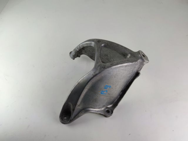 bontott AUDI A4 B9 Motor Tartó Bak Bal