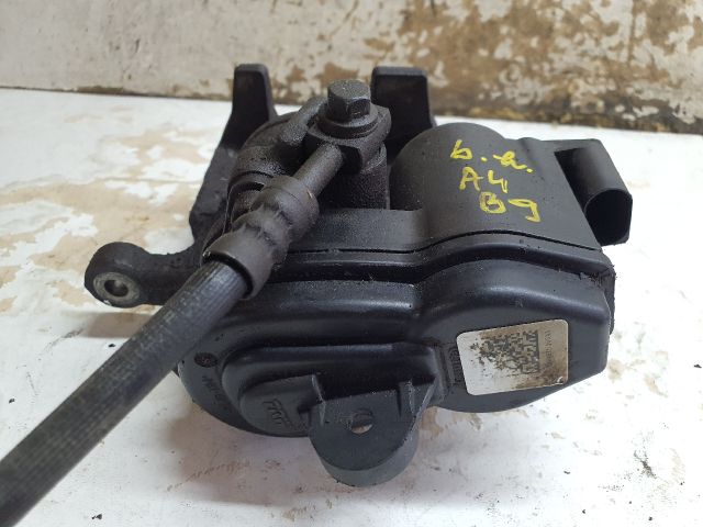 bontott AUDI A4 B9 Bal hátsó Féknyereg Munkahengerrel