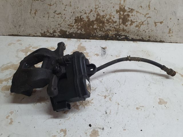 bontott AUDI A4 B9 Bal hátsó Féknyereg Munkahengerrel