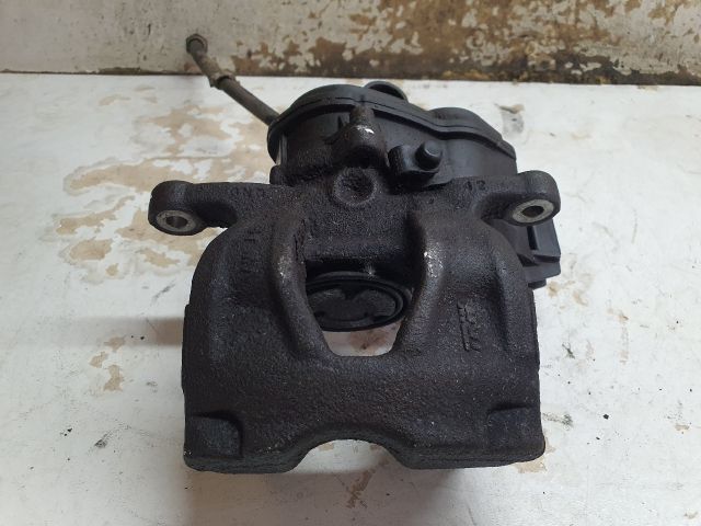 bontott AUDI A4 B9 Bal hátsó Féknyereg Munkahengerrel