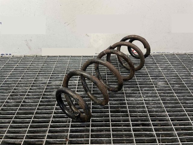 bontott AUDI A4 B9 Hátsó Rugó