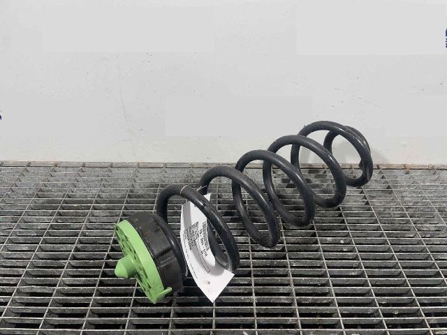 bontott AUDI A4 B9 Hátsó Rugó