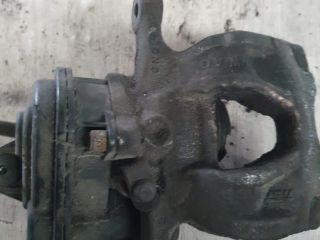 bontott AUDI A4 B9 Jobb első Féknyereg Munkahengerrel