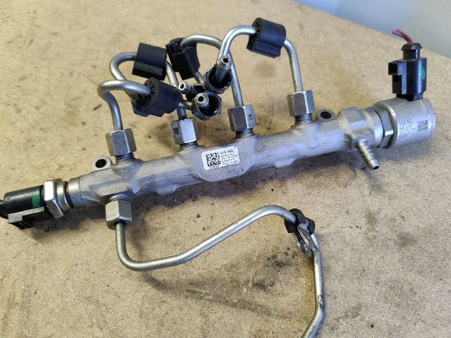 bontott AUDI A4 B9 Közösnyomócső