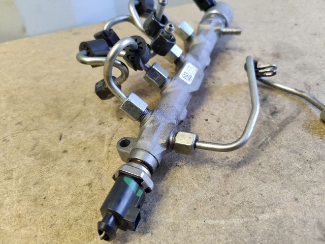 bontott AUDI A4 B9 Közösnyomócső