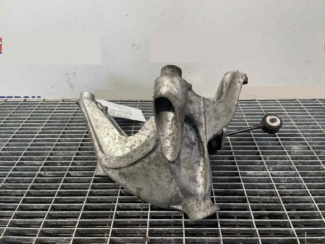 bontott AUDI A4 B9 Motor Tartó Bak Bal