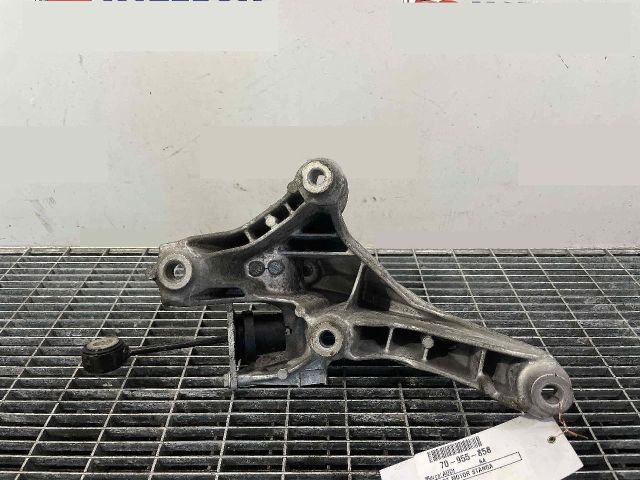 bontott AUDI A4 B9 Motor Tartó Bak Bal