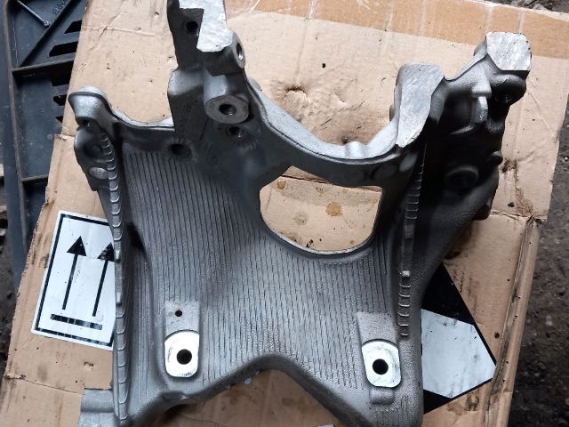 bontott AUDI A4 B9 Motor Tartó Bak Bal