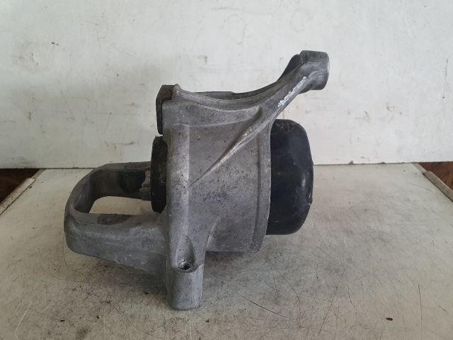 bontott AUDI A4 B9 Motor Tartó Bak Bal