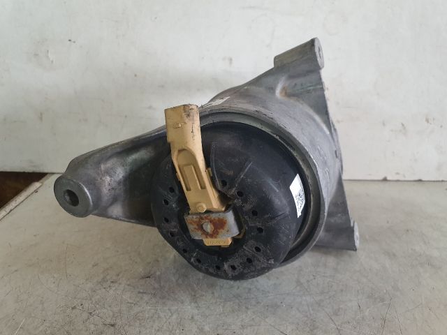 bontott AUDI A4 B9 Motor Tartó Bak Bal