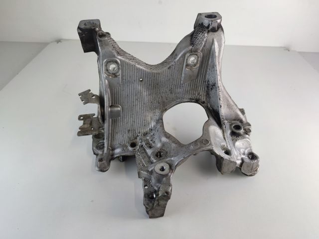 bontott AUDI A4 B9 Motor Tartó Bak Jobb