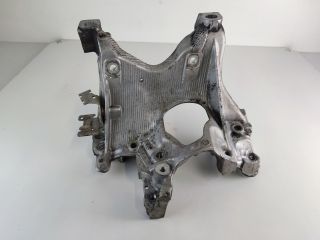 bontott AUDI A4 B9 Motor Tartó Bak Jobb