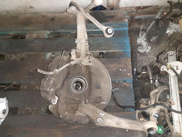 bontott AUDI A4 B9 Bal első Csonkállvány Kerékaggyal