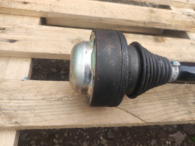 bontott AUDI A4 B9 Bal hátsó Féltengely