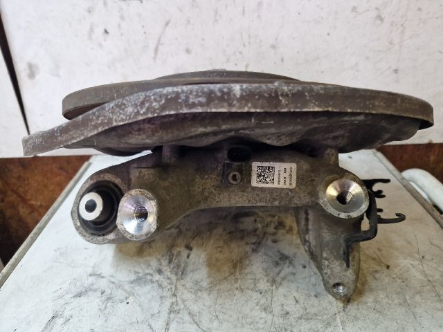 bontott AUDI A4 B9 Bal hátsó Kerékagy