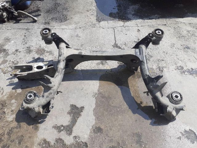 bontott AUDI A4 B9 Hátsó Bölcső