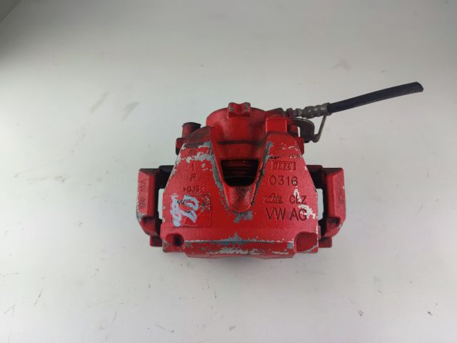 bontott AUDI A4 B9 Jobb első Féknyereg Munkahengerrel