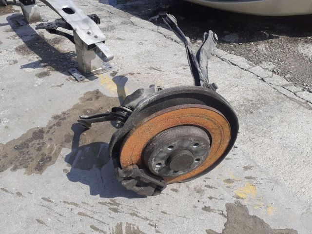 bontott AUDI A4 B9 Jobb hátsó Csonkállvány