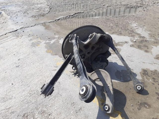 bontott AUDI A4 B9 Jobb hátsó Csonkállvány