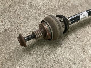 bontott AUDI A4 B9 Jobb hátsó Féltengely