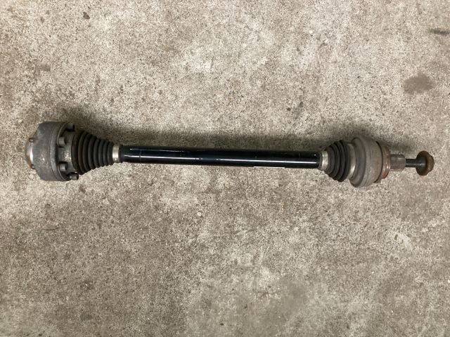 bontott AUDI A4 B9 Jobb hátsó Féltengely