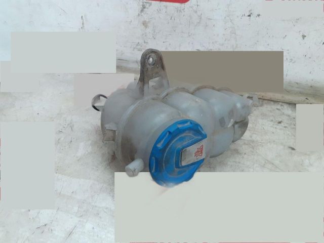 bontott AUDI A4 B9 Kiegyenlítő Tartály