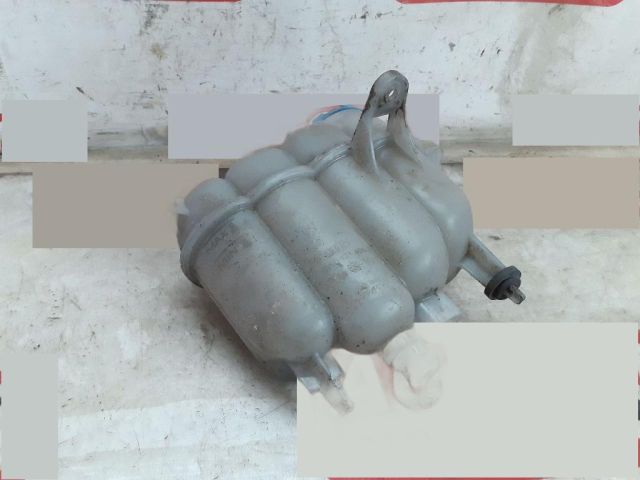 bontott AUDI A4 B9 Kiegyenlítő Tartály