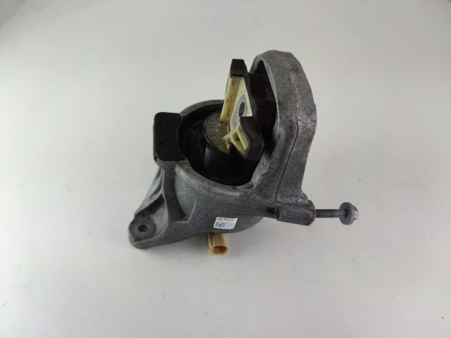 bontott AUDI A4 B9 Motor Tartó Bak Bal