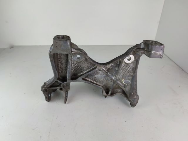 bontott AUDI A4 B9 Motor Tartó Bak Jobb