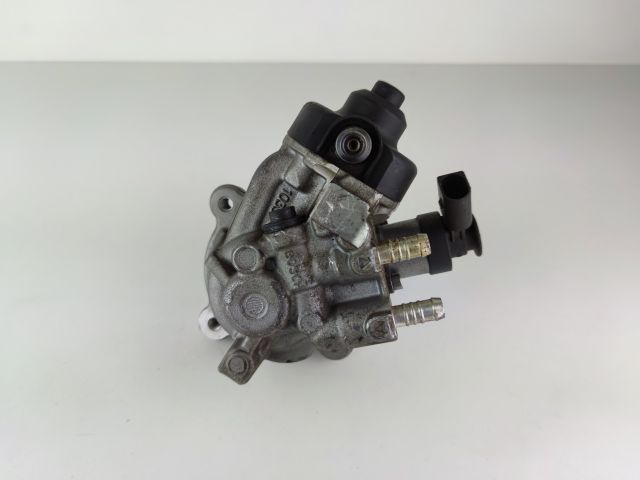 bontott AUDI A4 B9 Nagynyomású Szivattyú