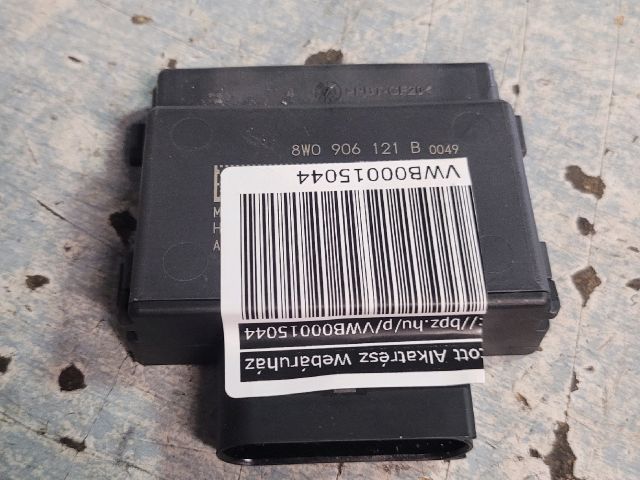 bontott AUDI A4 B9 Üzemanyag Szivattyú Relé