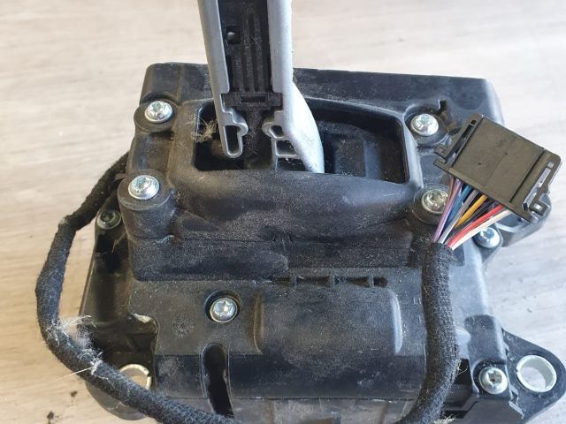 bontott AUDI A4 B9 Váltó Fokozatválasztó