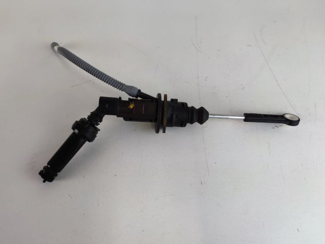 bontott AUDI A4 B9 Kuplung Munkahenger