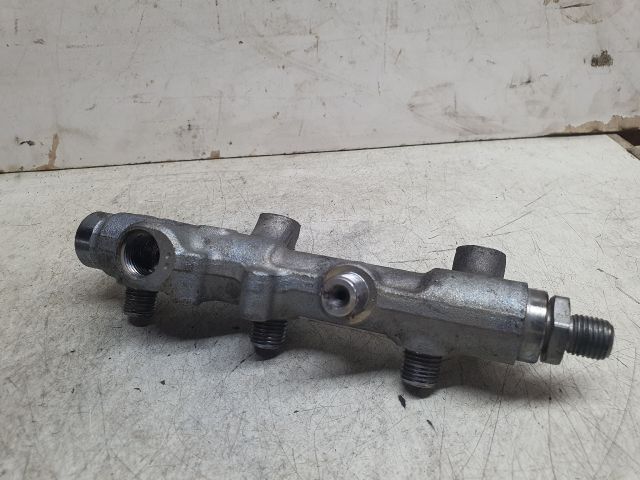 bontott AUDI A4 B9 Közösnyomócső