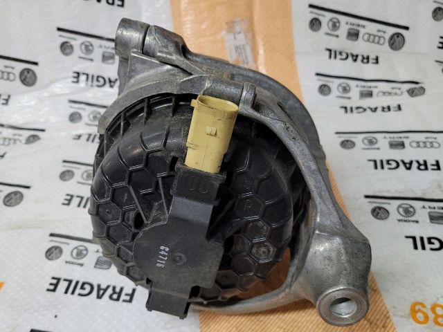 bontott AUDI A4 B9 Motor Tartó Bak Jobb