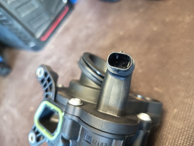 bontott AUDI A4 B9 Termosztát