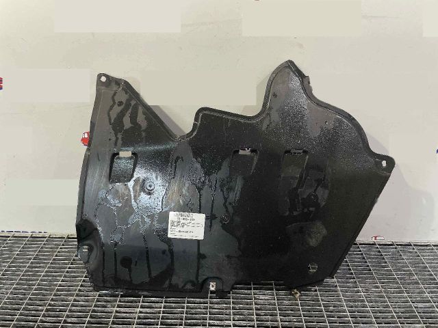 bontott AUDI A4 B9 Alsó Motorburkolat