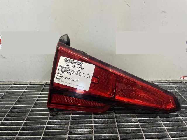 bontott AUDI A4 B9 Bal Belső Hátsó Lámpa