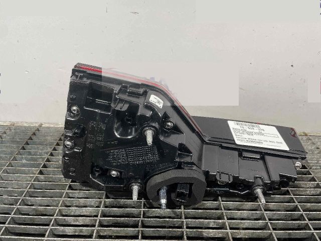 bontott AUDI A4 B9 Bal Belső Hátsó Lámpa