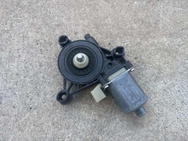 bontott AUDI A4 B9 Bal első Ablakemelő Motor