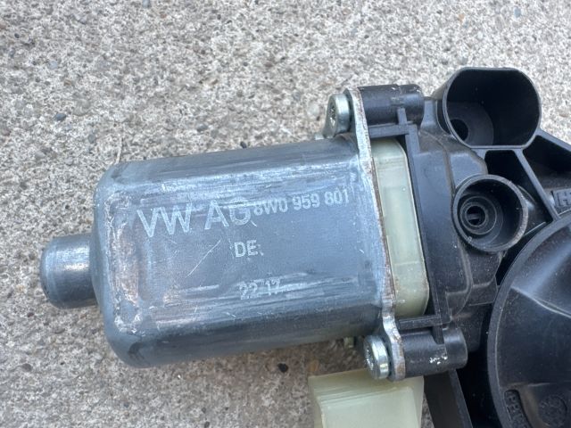 bontott AUDI A4 B9 Bal első Ablakemelő Motor